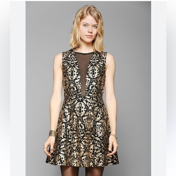 Sparkle & Fade Dresses & Skirts - Sparkle & Fade Black and Gold Filigree Stretch Mini Dress Size Large